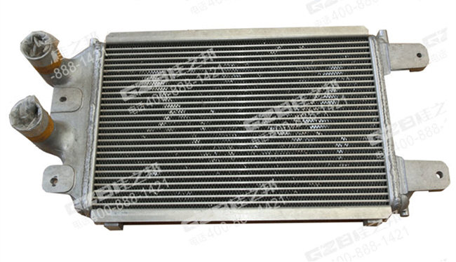 發(fā)動(dòng)機(jī)配件批發(fā):三一挖掘機(jī)中冷器ME440350