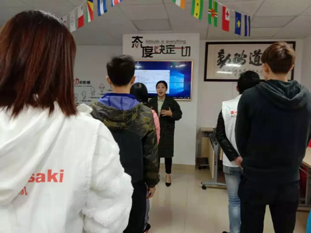 桂之邦早會、立體化落地，這樣的挖掘機(jī)配件批發(fā)團(tuán)隊(duì)再給我來一打！