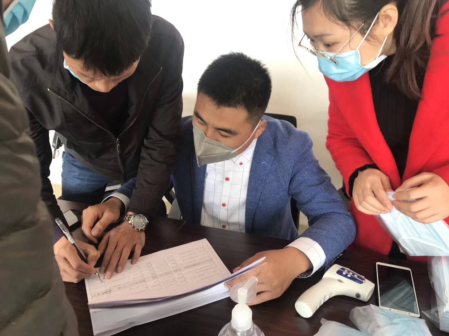 免費(fèi)發(fā)放口罩