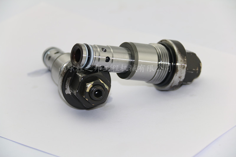 三一235挖掘機(jī)溢流閥總成